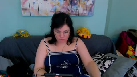 Everly online show from April 11, 1:32 am