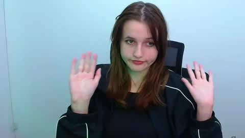 Evie online show from November 8, 2:09 pm