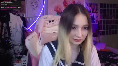 Snapshot of evie_rosen chatting on March 11, 9:04 pm Evie online show from March 11, 9:04 pm