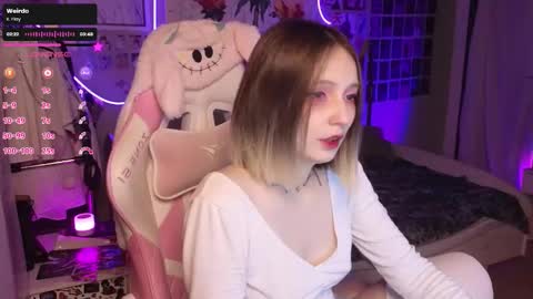 Snapshot of evie_rosen chatting on September 16, 8:23 pm Evie online show from September 16, 8:23 pm