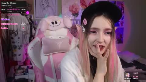 Snapshot of evie_rosen chatting on February 18, 10:14 pm Evie online show from February 18, 10:14 pm