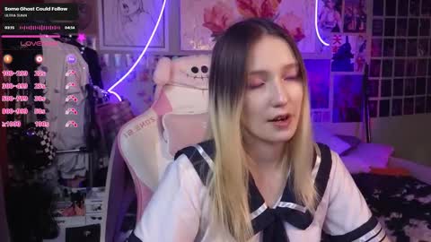 Snapshot of evie_rosen chatting on March 12, 12:09 am Evie online show from March 12, 12:09 am