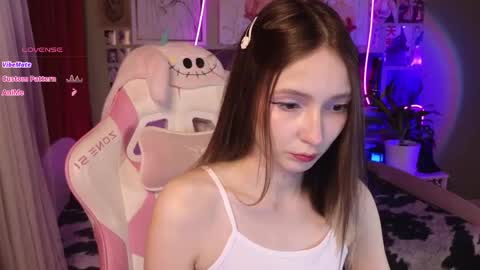 Evie online show from April 26, 12:30 am