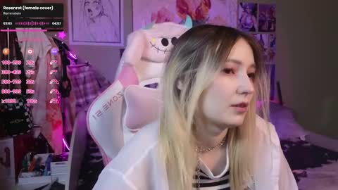 Snapshot of evie_rosen chatting on January 7, 9:35 pm Evie online show from January 7, 9:35 pm