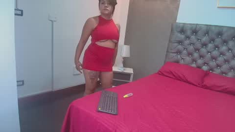 evonnymuse online show from April 17, 1:46 pm