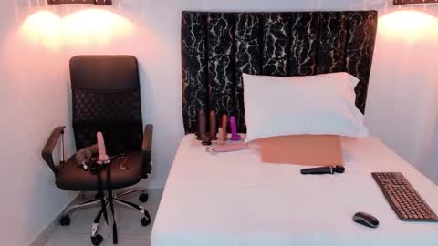 evvaa_moon online show from March 23, 1:05 pm