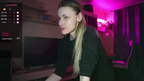 Snapshot of exe_cutie chatting on December 13, 1:37 am Mary online show from December 13, 1:37 am