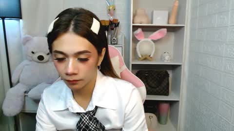 exotictssavie online show from February 1, 8:39 am