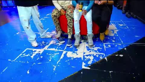 extrangers online show from September 23, 11:37 am