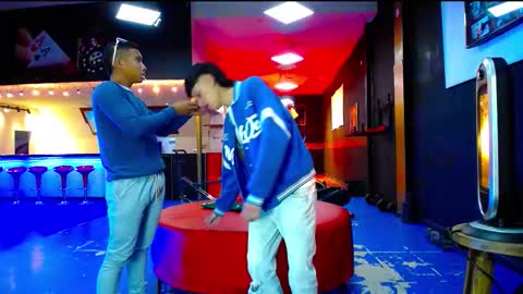 extrangers online show from September 12, 11:56 am