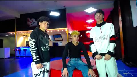 extrangers online show from October 6, 12:12 pm