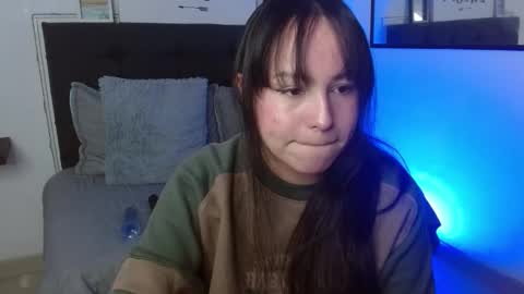 Snapshot of eymmy_24 chatting on September 16, 2:35 am eymmy_24 online show from September 16, 2:35 am