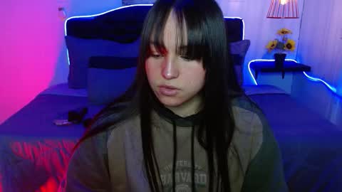 Snapshot of eymmy_24 chatting on September 25, 2:18 am eymmy_24 online show from September 25, 2:18 am