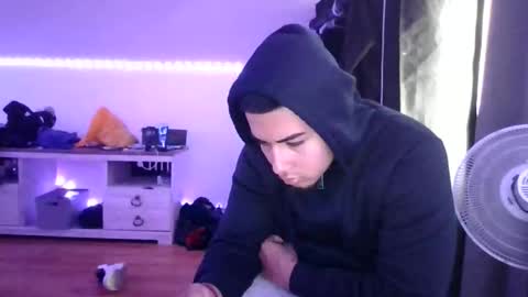 ezzteban935 online show from April 11, 6:01 pm