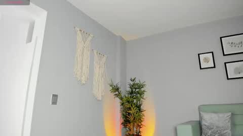 Thianna online show from February 28, 2:43 pm