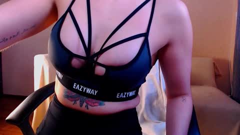 Snapshot of fairy_elli_hot chatting on September 21, 3:05 pm Elli online show from September 21, 3:05 pm