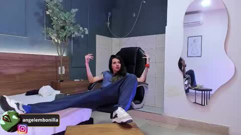 Snapshot of fallen_angel999777 chatting on September 11, 1:34 pm Megan 630 1330 -5 online show from September 11, 1:34 pm