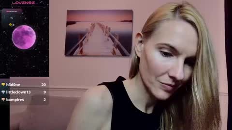 Snapshot of fanny_posy chatting on January 10, 6:17 pm Fanny online show from January 10, 6:17 pm