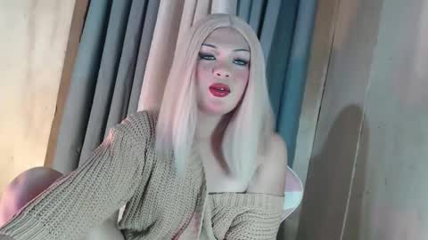 DANIELLA - DONT FORGET TO GIVE ME A THUMBSU UP online show from April 1, 2:01 am