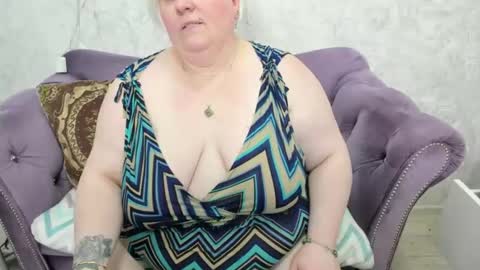 Snapshot of fashiona chatting on March 1, 12:01 pm fashiona online show from March 1, 12:01 pm