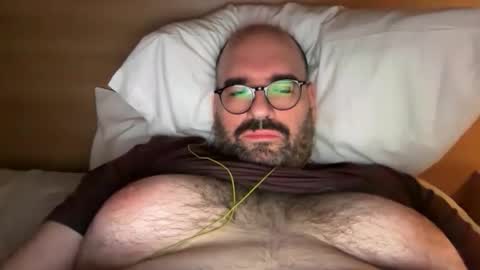 Snapshot of fatandfurry chatting on October 12, 12:47 am Mammouth online show from October 12, 12:47 am