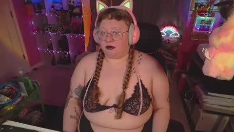 FatVeronica online show from February 19, 9:25 pm