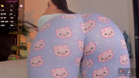 Snapshot of fay_miller2 chatting on December 16, 12:26 am welcome to my world online show from December 16, 12:26 am