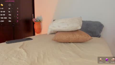 Snapshot of fay_miller2 chatting on January 22, 3:41 am welcome to my world online show from January 22, 3:41 am