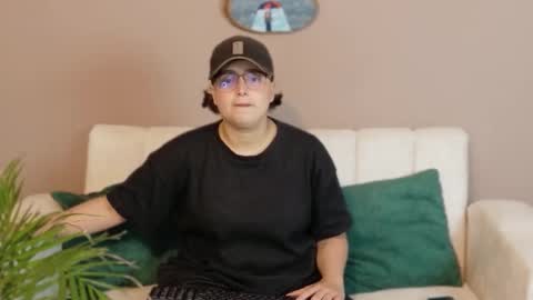 Feelena online show from September 19, 1:04 pm