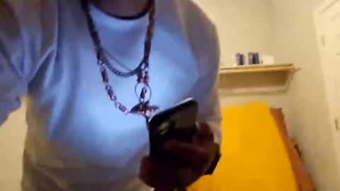 feelsbomber online show from November 10, 12:41 pm