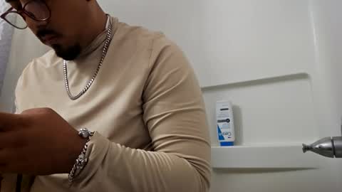 feelsbomber online show from October 28, 9:32 am