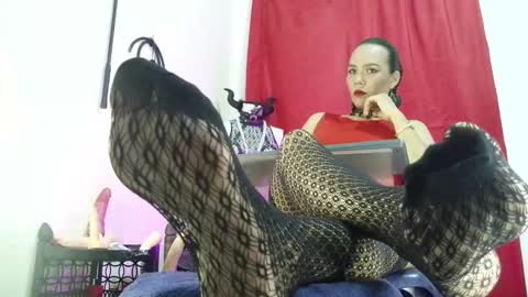 feetbynic37 online show from February 24, 10:29 am