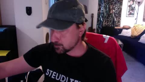 feetkissboy online show from April 24, 5:37 pm