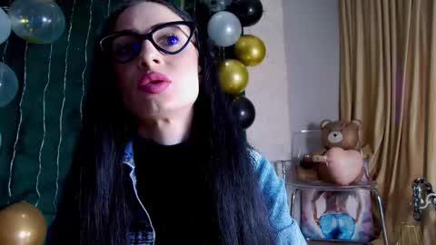 FeetVibe online show from March 26, 6:30 am