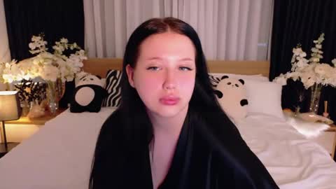 Felicia Herceg online show from November 13, 7:49 pm