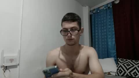 Snapshot of felipe227 chatting on March 3, 1:21 am jhonatan felipe online show from March 3, 1:21 am