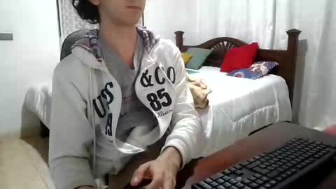 Snapshot of femboy_math chatting on October 22, 6:05 am Matt online show from October 22, 6:05 am