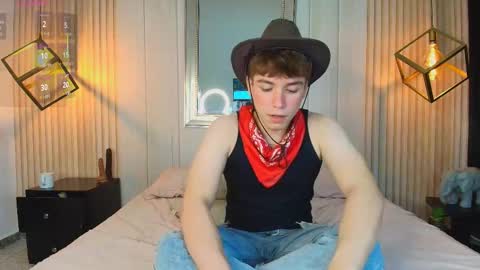 Snapshot of femboy_max chatting on October 11, 1:05 pm Femboy Max online show from October 11, 1:05 pm