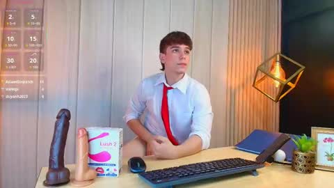 Snapshot of femboy_max chatting on October 6, 1:29 pm Femboy Max online show from October 6, 1:29 pm