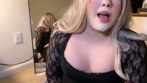 Snapshot of femgirl99 chatting on February 20, 7:01 am this is justice tricia a bigelow. she was fucking my husband tom girardi online show from February 20, 7:01 am