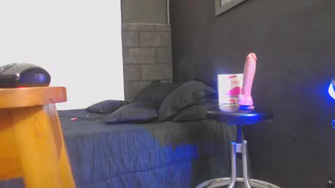 Snapshot of femskynny chatting on September 17, 6:33 pm femskynny online show from September 17, 6:33 pm