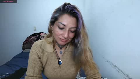 Snapshot of fenix_purple chatting on February 3, 12:04 am FENIX online show from February 3, 12:04 am