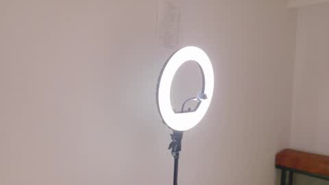 FERNANDA BROWN  online show from February 15, 12:37 pm