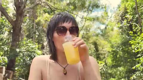 Snapshot of fernydew chatting on October 30, 2:23 am Fern next stream 430pm Monday PST online show from October 30, 2:23 am