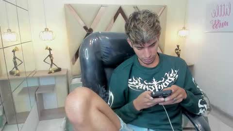 FER PHOENIX online show from December 17, 3:57 am