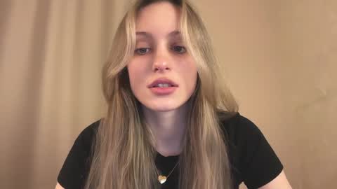 Snapshot of fflloowweerr chatting on January 20, 1:00 pm Lisa online show from January 20, 1:00 pm