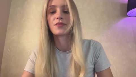 Snapshot of fflloowweerr chatting on October 1, 12:04 pm Lisa online show from October 1, 12:04 pm
