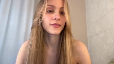 Snapshot of fflloowweerr chatting on December 9, 3:18 am Lisa online show from December 9, 3:18 am