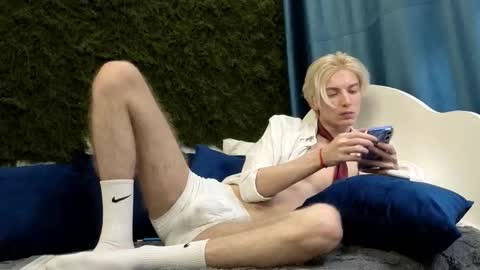 Thomas online show from November 13, 9:28 pm