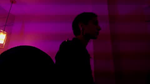   online show from March 5, 12:14 pm